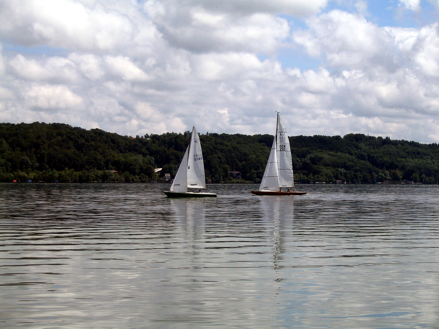 Segelboote auf See